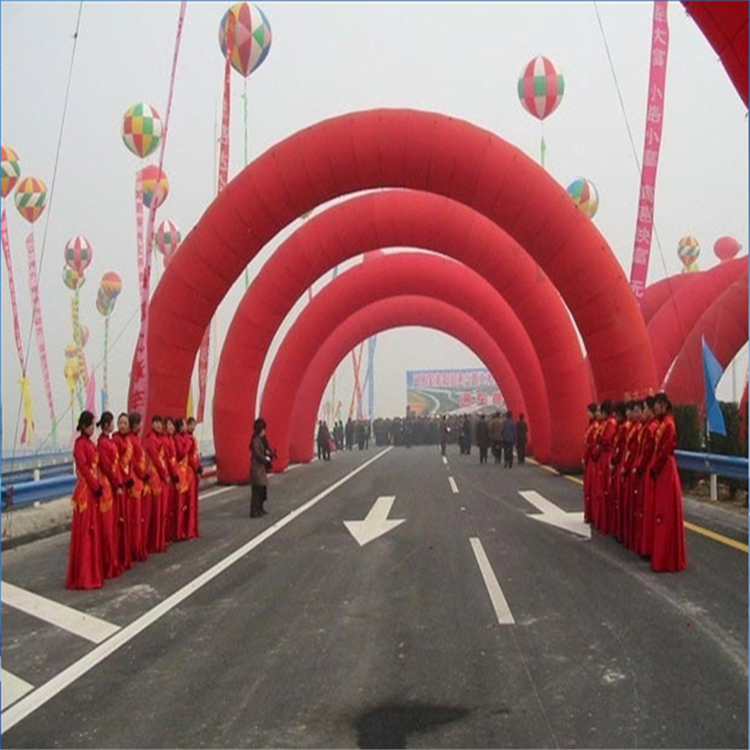 青山商场开业纯红拱门